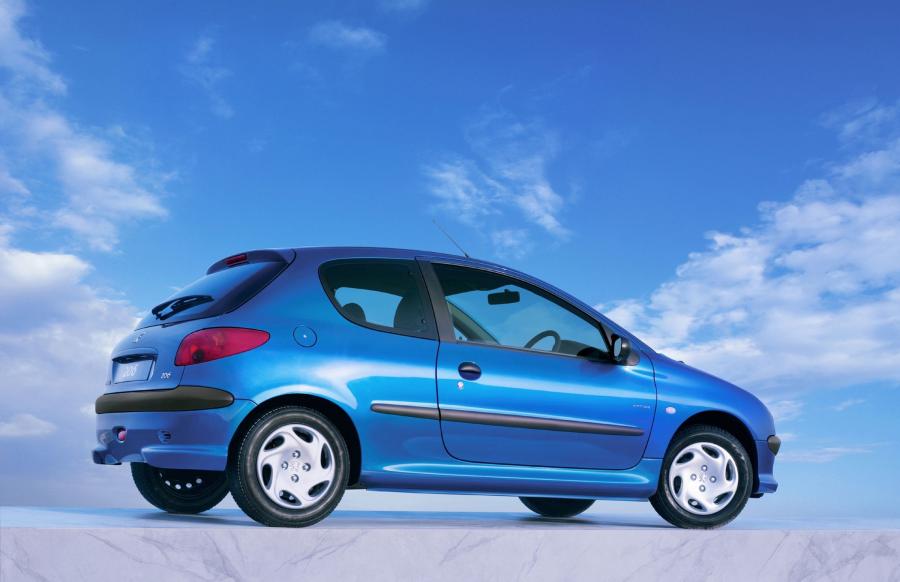  Peugeot 206 1998 года  (фото 15 из 46)
